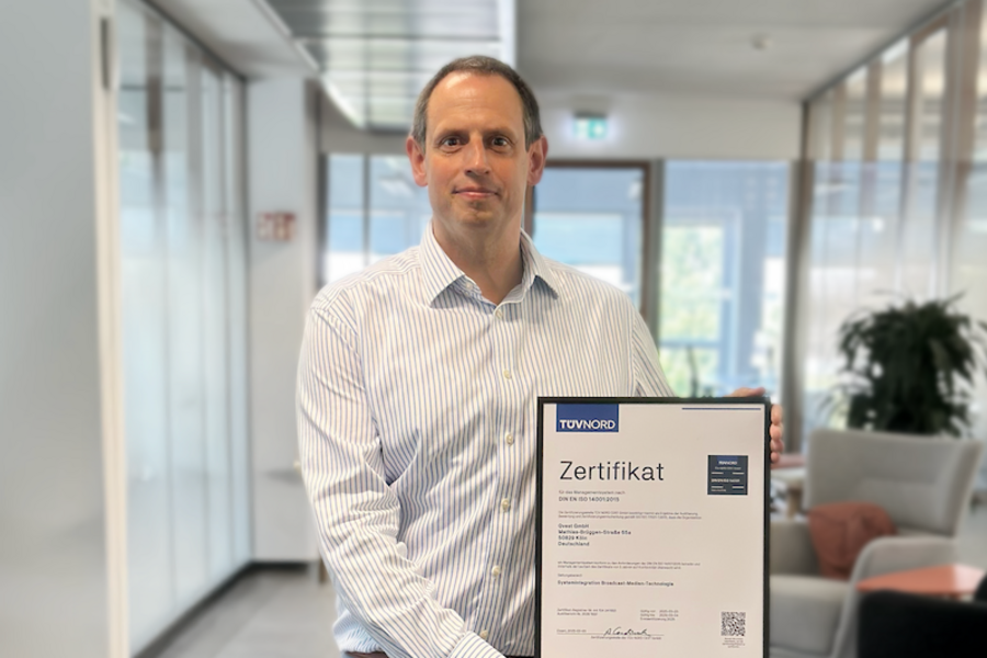 Moritz Helmchen (Principal bei Qvest) mit Zertifizierung