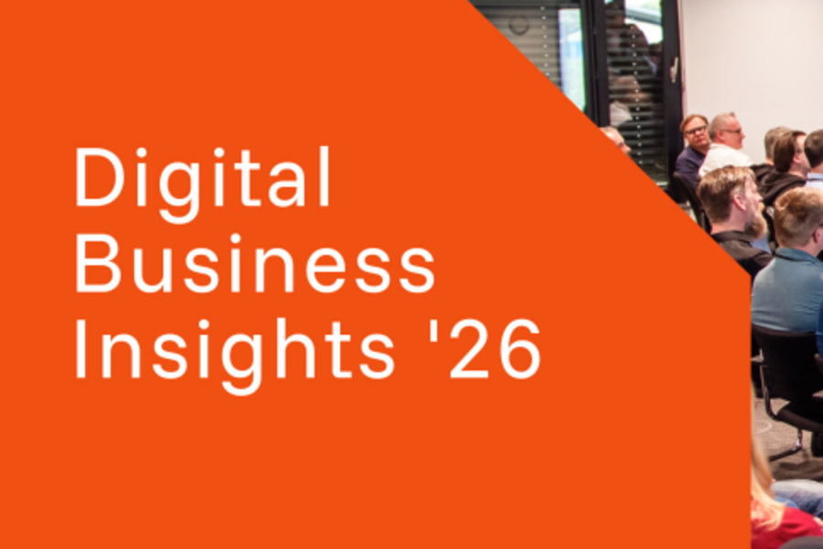 Publikum bei einer Fachveranstaltung, während ein Sprecher eine Präsentation hält.