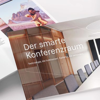 Aufgeschlagenes Qvest-Playbook mit Smart-Conference-Room-Konzept und Projektbeispielen.