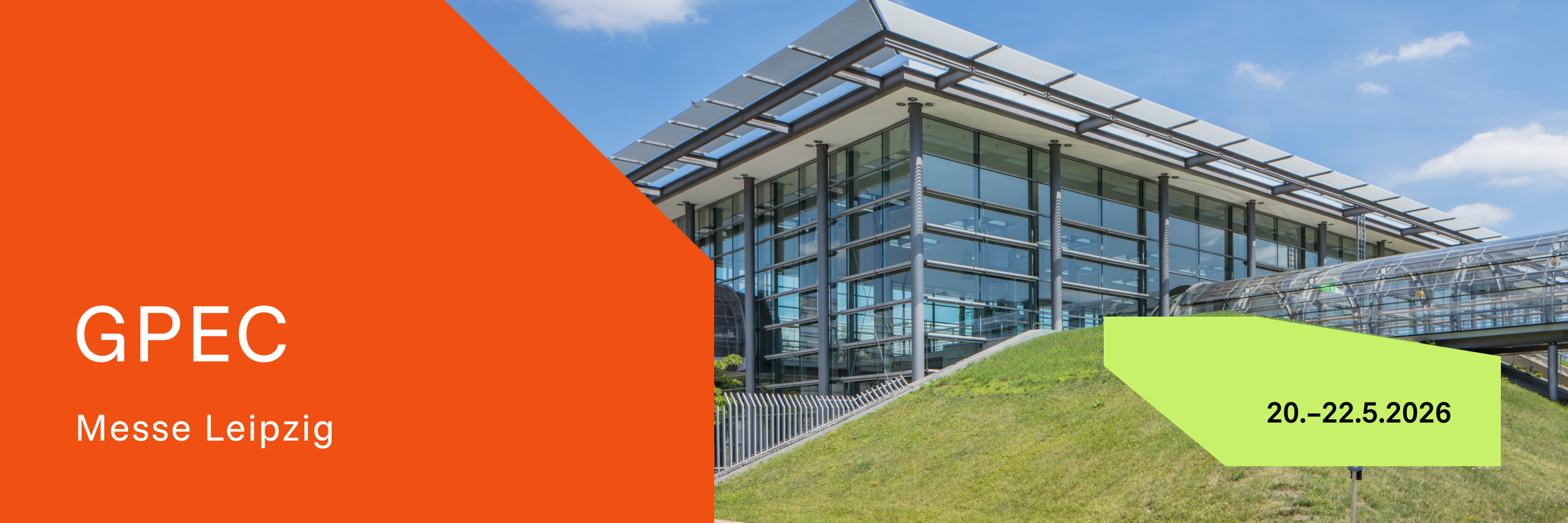 Außenansicht des Gebäudes mit Veranstaltungsdetails.